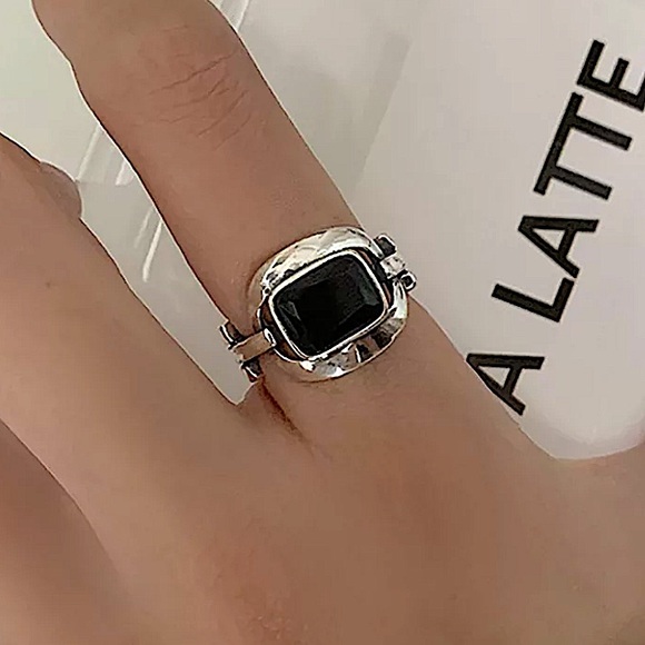 STERLING SILVER HORSESHOE ONYX RING SET - Picture 6 of 6